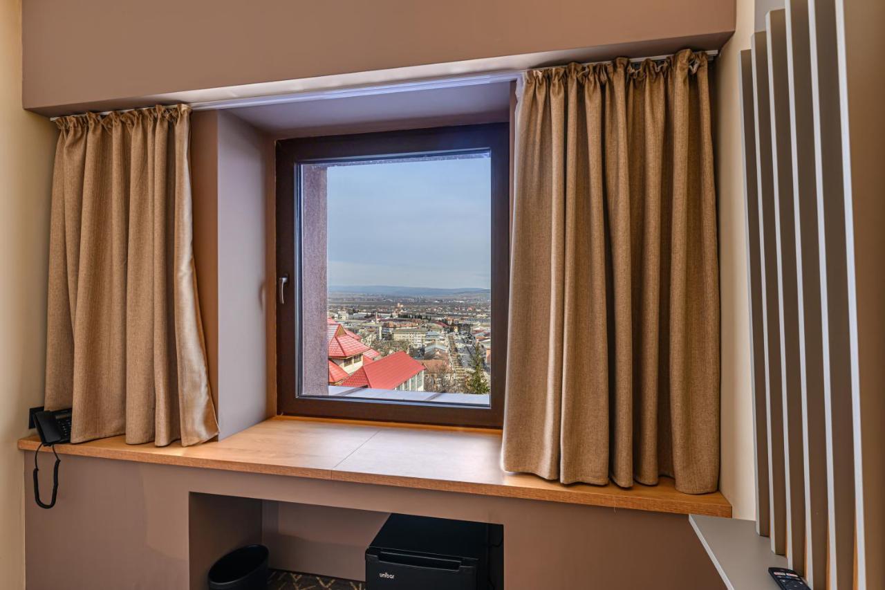 Hotel Central Pascani ภายนอก รูปภาพ