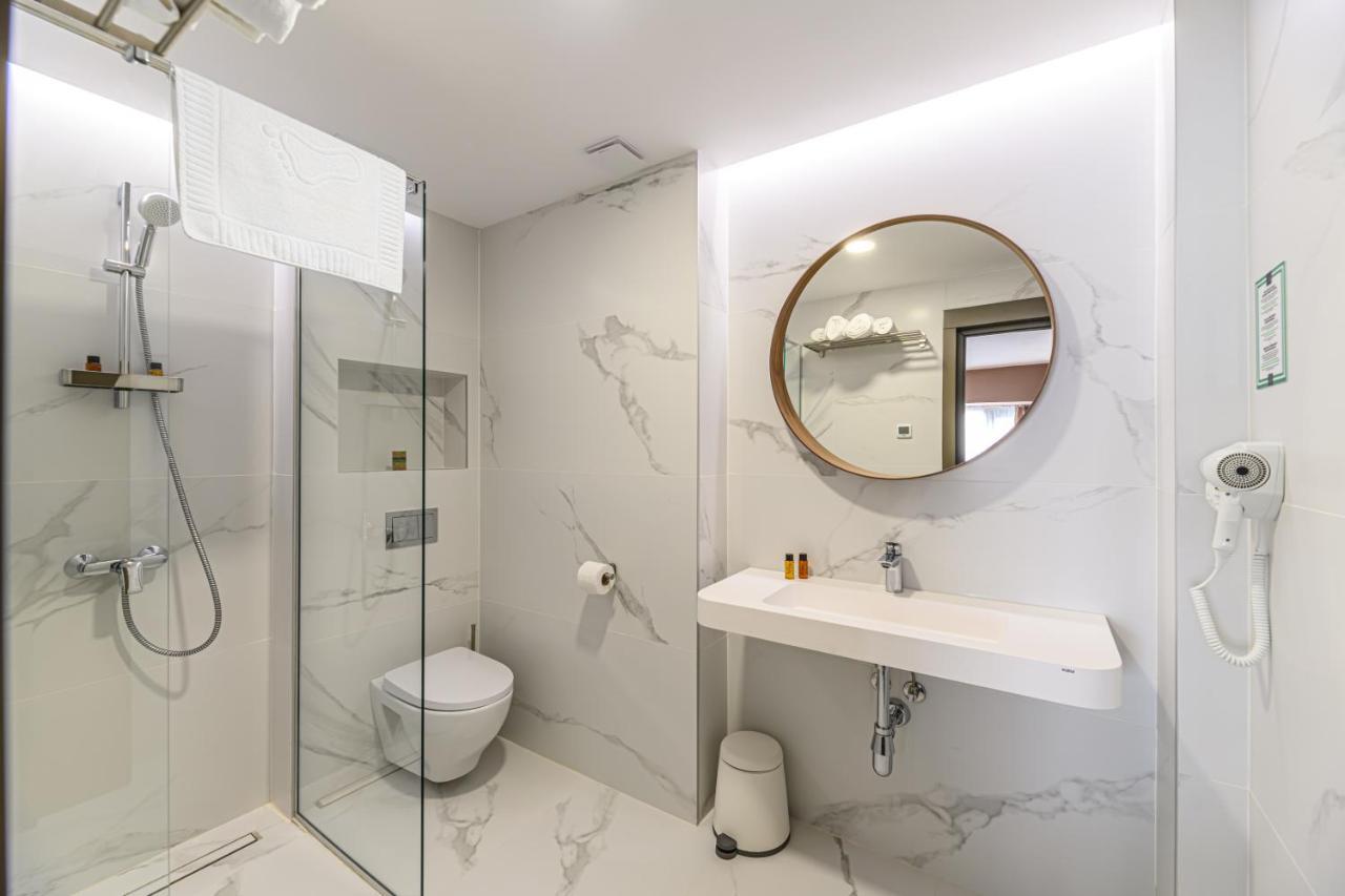 Hotel Central Pascani ภายนอก รูปภาพ