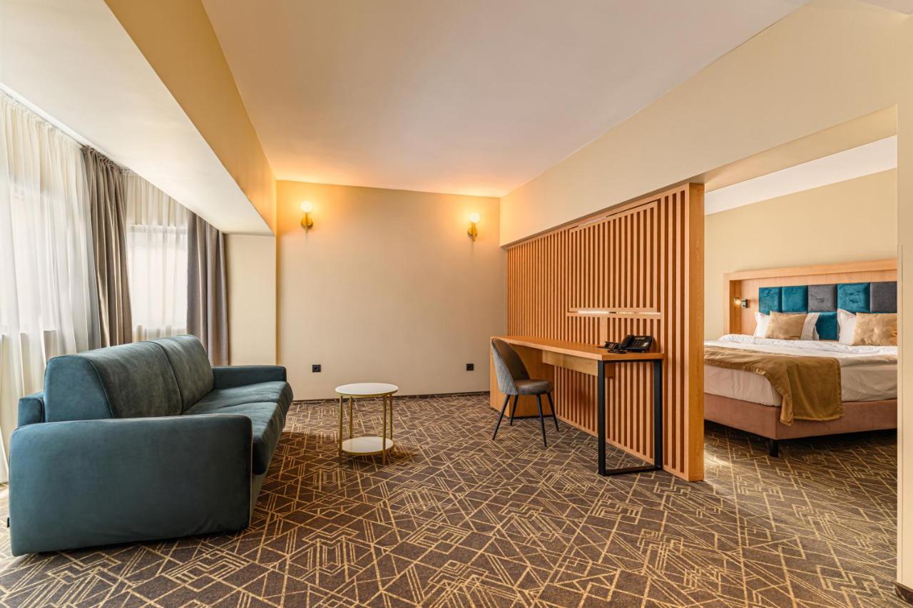 Hotel Central Pascani ภายนอก รูปภาพ