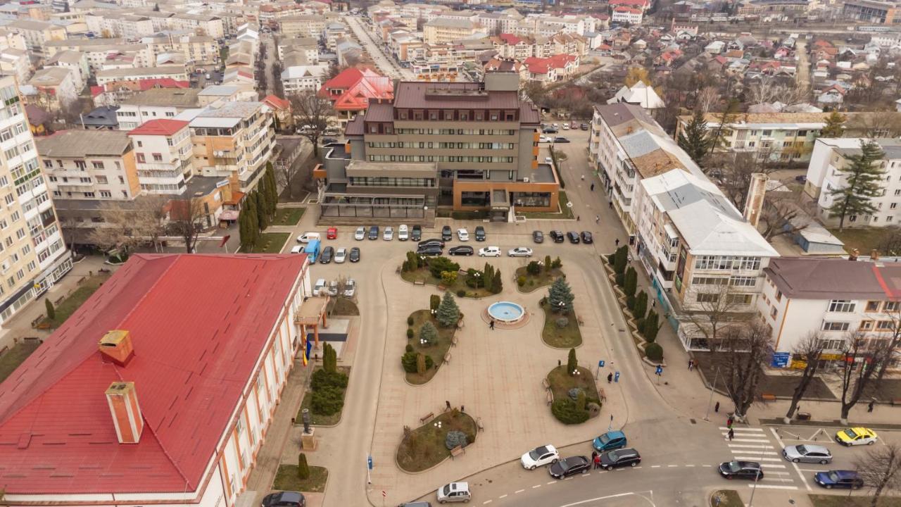 Hotel Central Pascani ภายนอก รูปภาพ