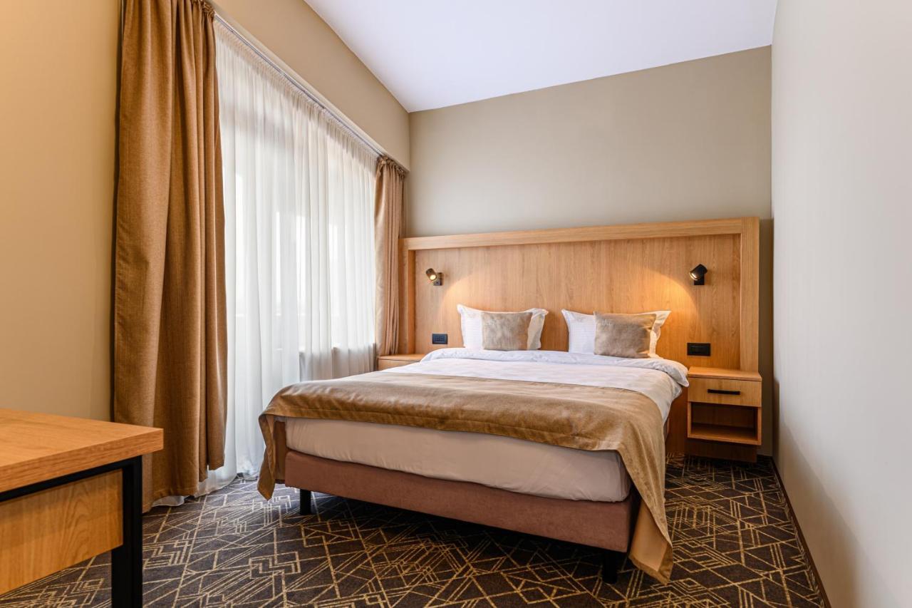 Hotel Central Pascani ภายนอก รูปภาพ