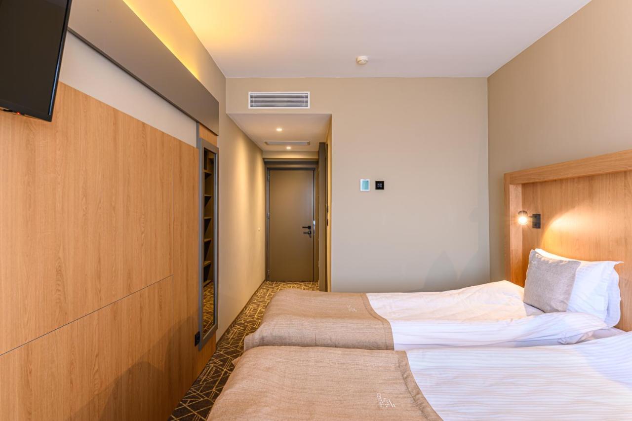 Hotel Central Pascani ภายนอก รูปภาพ