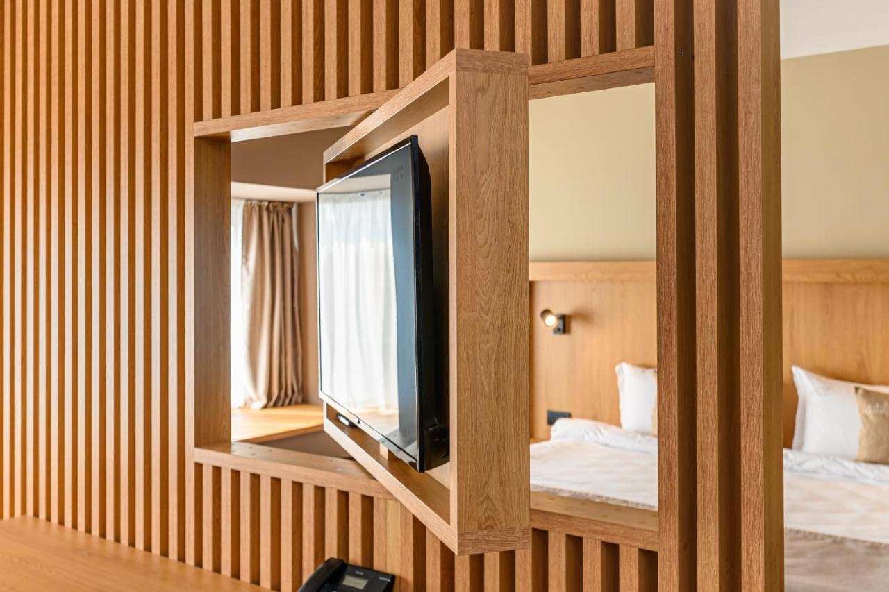 Hotel Central Pascani ภายนอก รูปภาพ