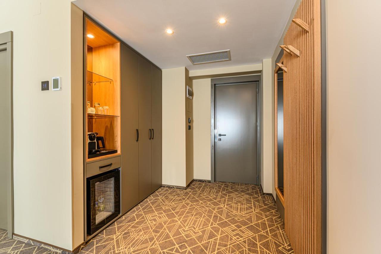 Hotel Central Pascani ภายนอก รูปภาพ