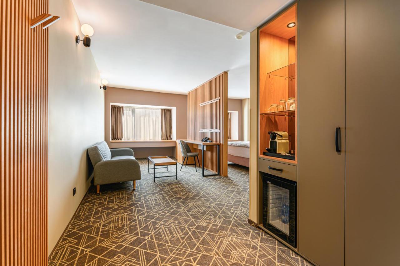 Hotel Central Pascani ภายนอก รูปภาพ
