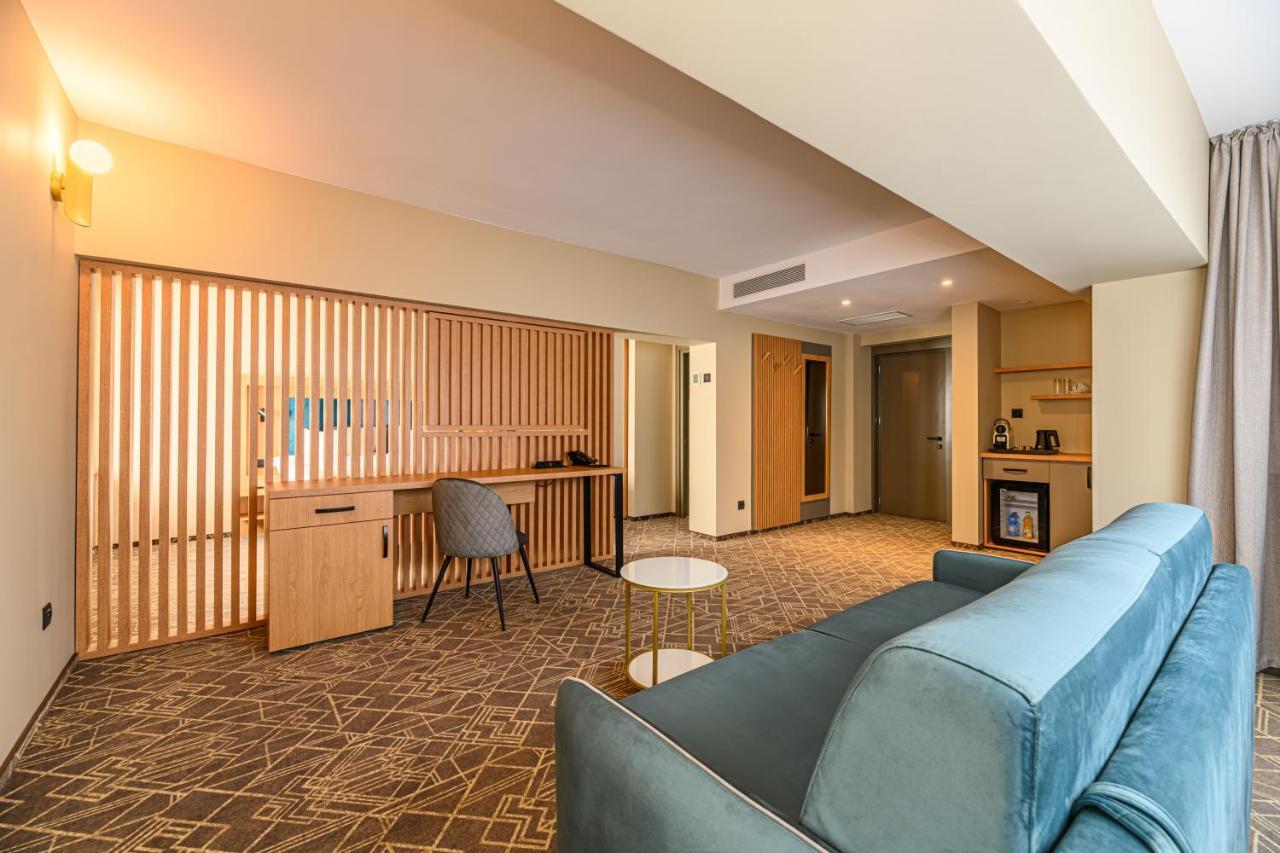 Hotel Central Pascani ภายนอก รูปภาพ