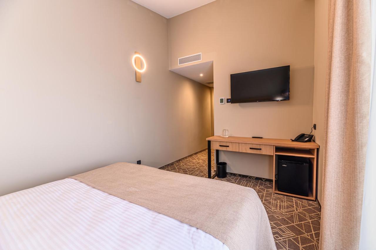 Hotel Central Pascani ภายนอก รูปภาพ