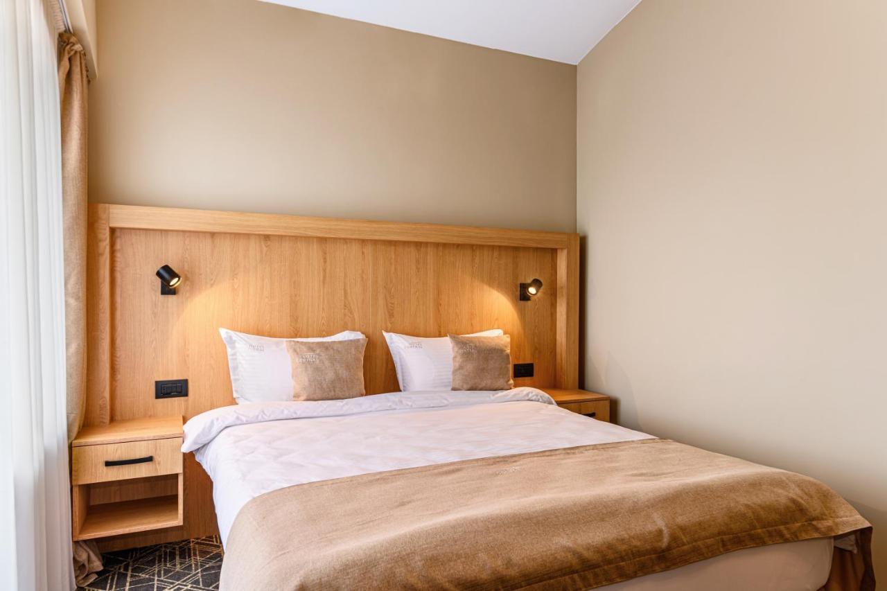 Hotel Central Pascani ภายนอก รูปภาพ