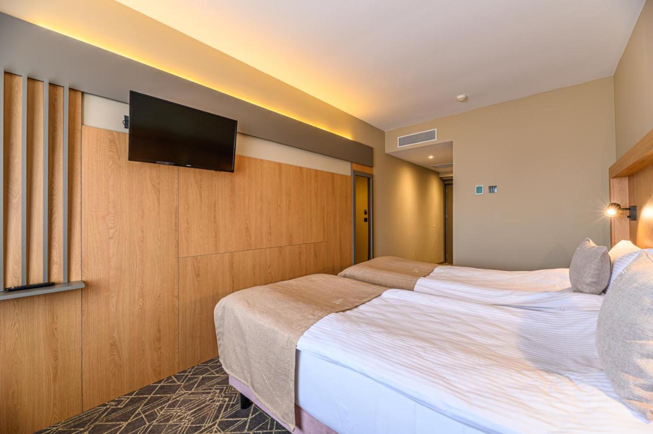 Hotel Central Pascani ภายนอก รูปภาพ