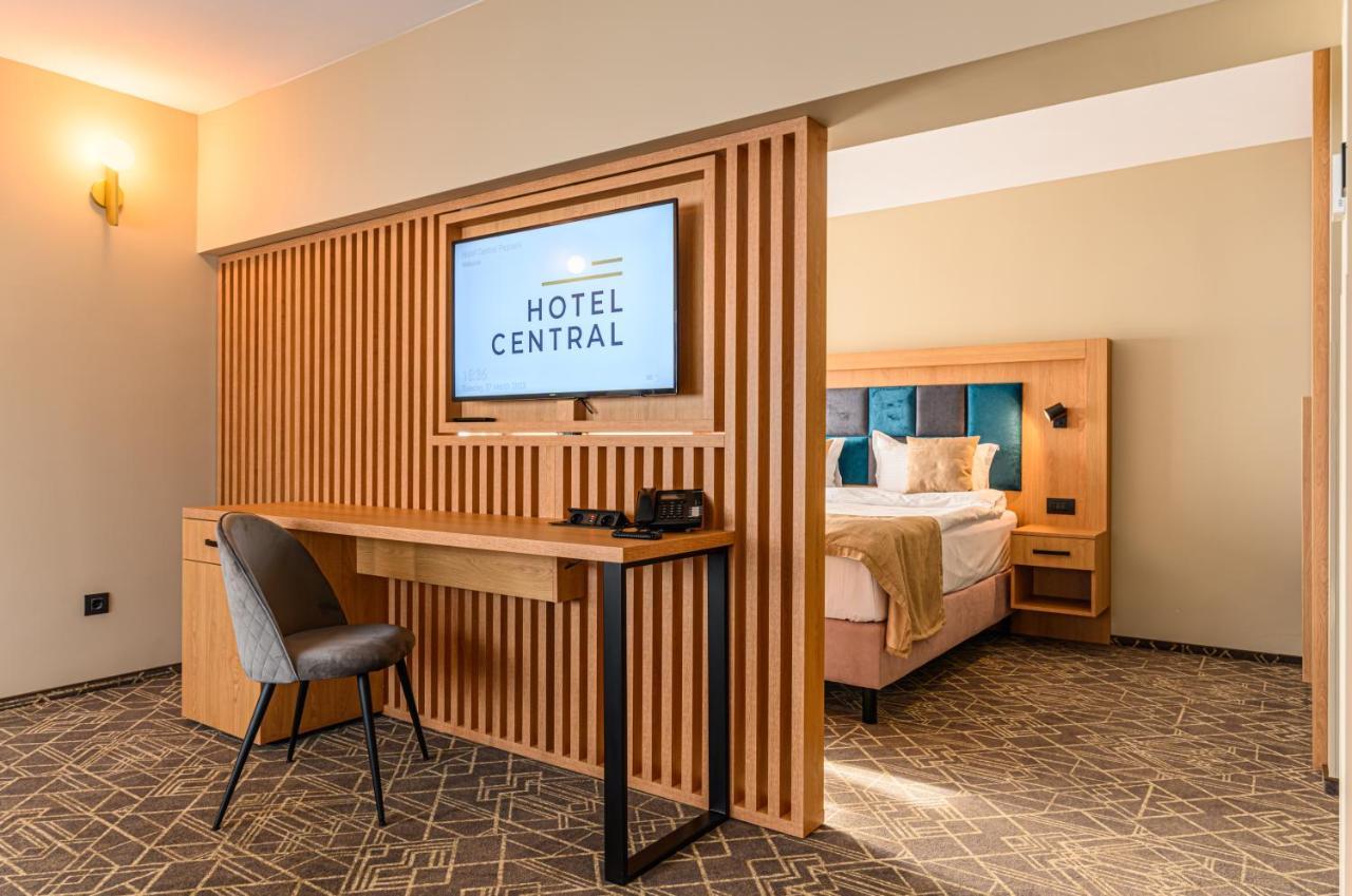Hotel Central Pascani ภายนอก รูปภาพ