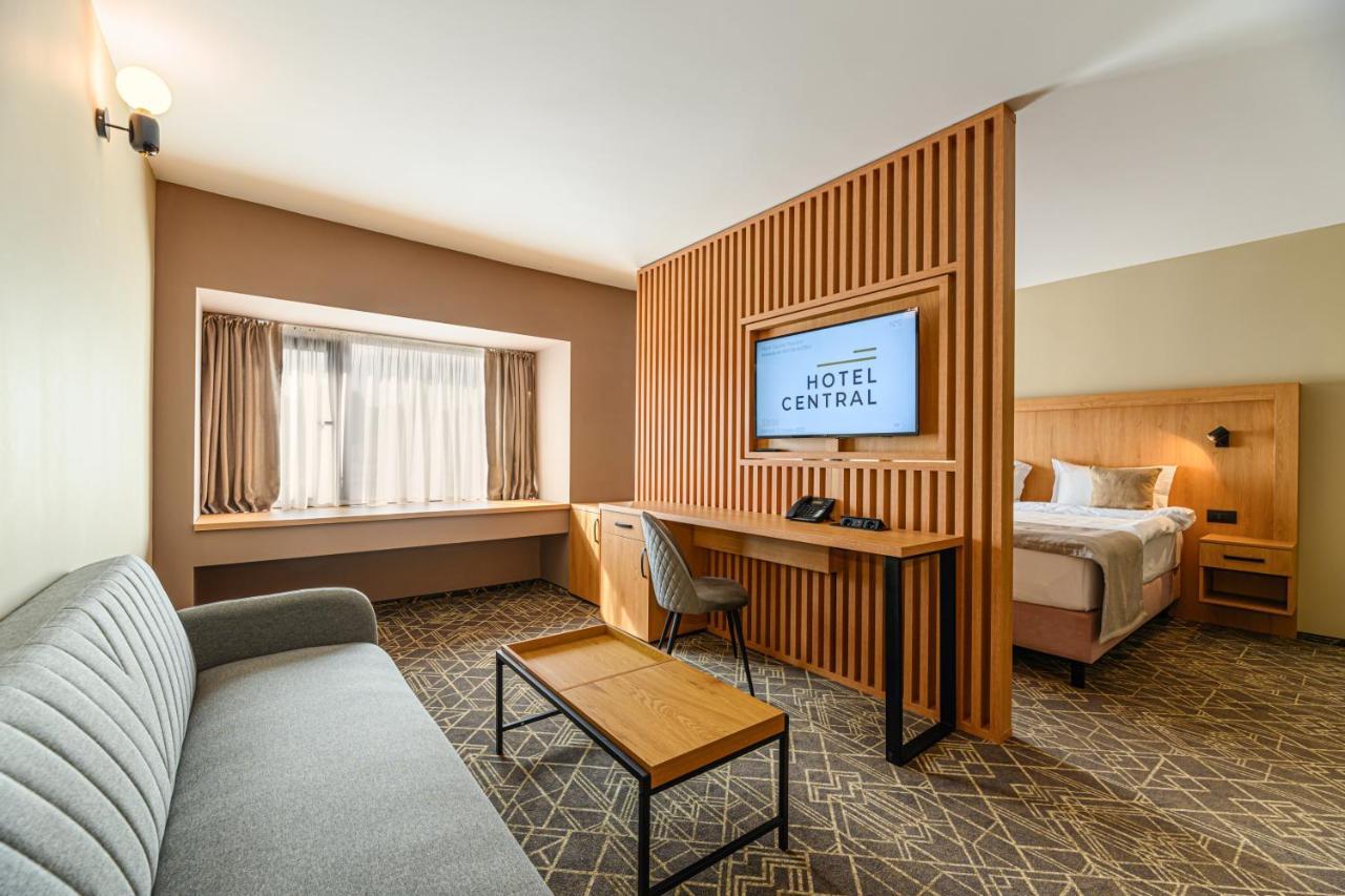 Hotel Central Pascani ภายนอก รูปภาพ