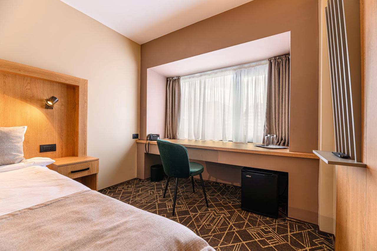 Hotel Central Pascani ภายนอก รูปภาพ
