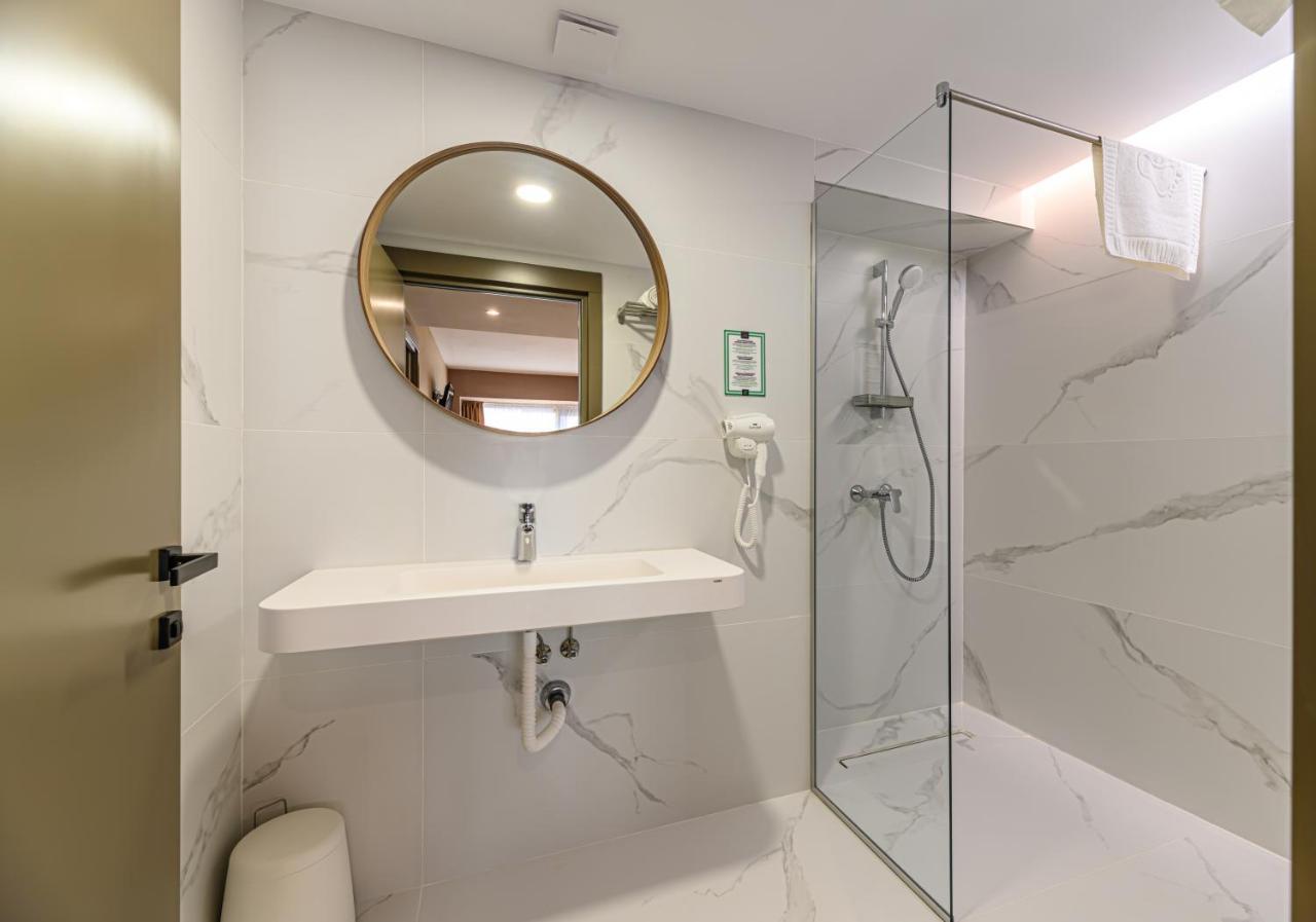 Hotel Central Pascani ภายนอก รูปภาพ