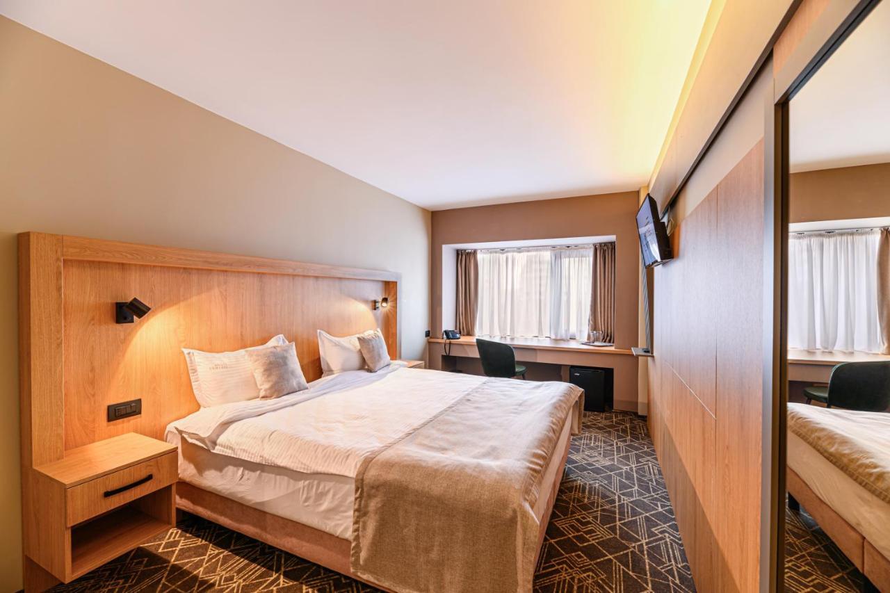 Hotel Central Pascani ภายนอก รูปภาพ