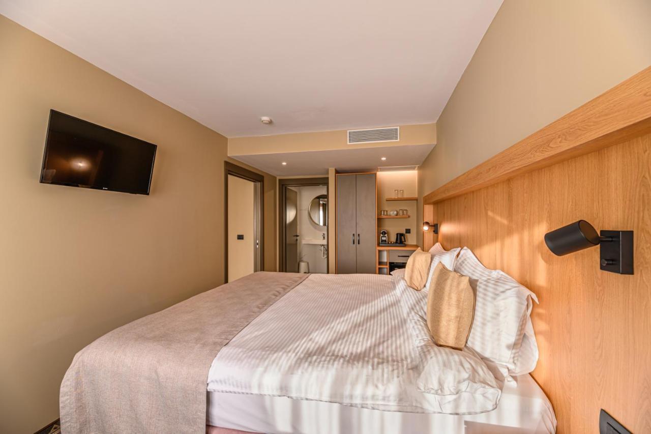 Hotel Central Pascani ภายนอก รูปภาพ