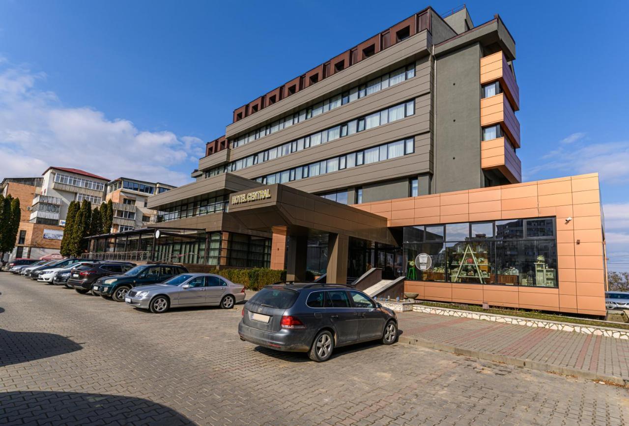 Hotel Central Pascani ภายนอก รูปภาพ