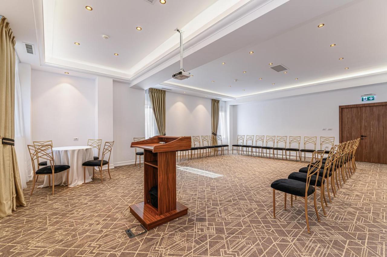Hotel Central Pascani ภายนอก รูปภาพ