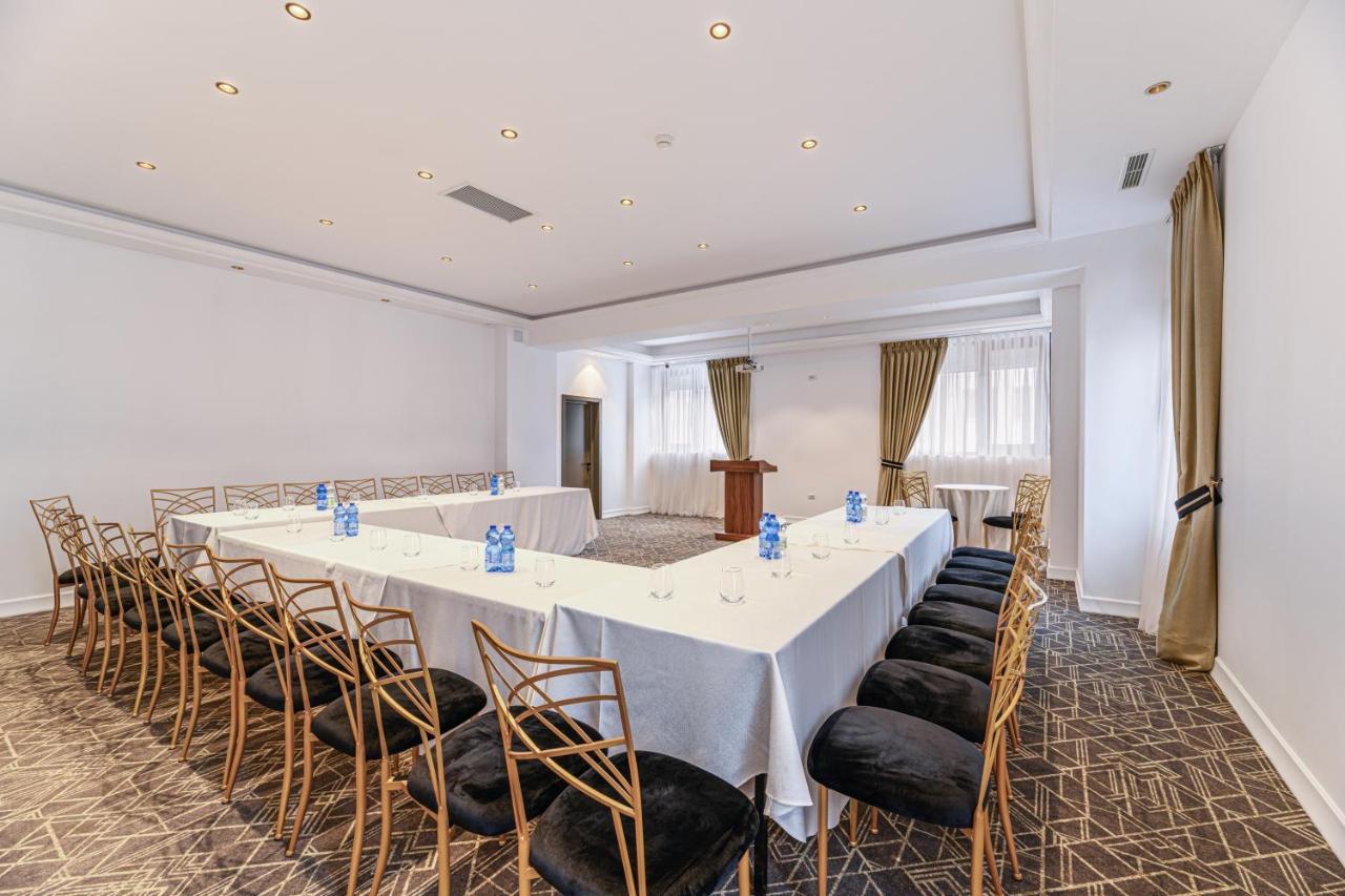 Hotel Central Pascani ภายนอก รูปภาพ