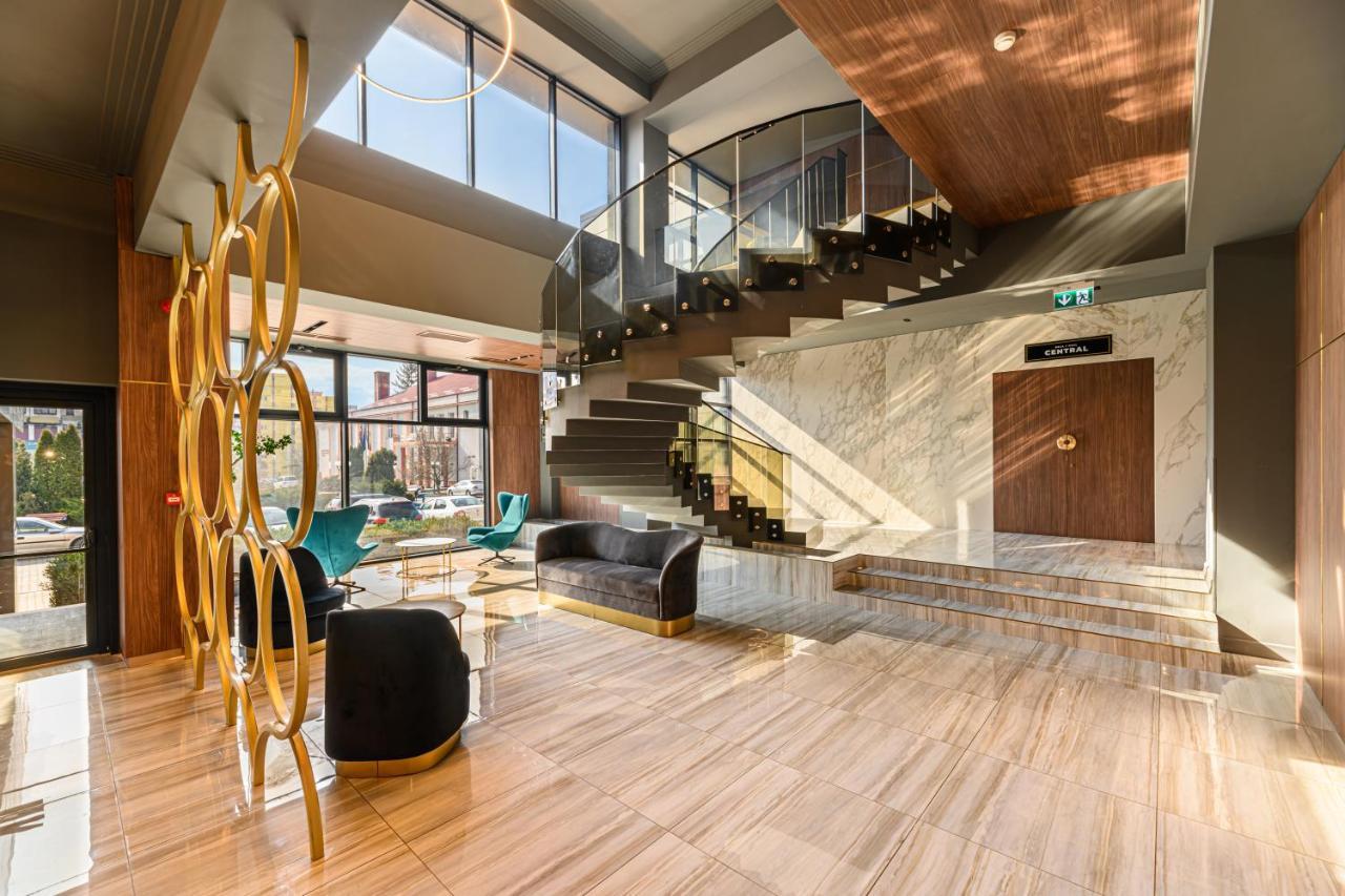 Hotel Central Pascani ภายนอก รูปภาพ