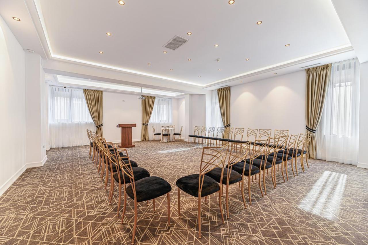 Hotel Central Pascani ภายนอก รูปภาพ